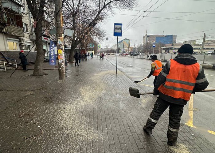 Власти Челябинска обратились к жителям из-за ледяного дождя