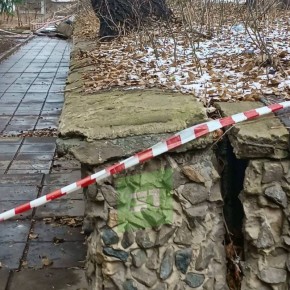 В мэрии пообещали разобраться с обвалившейся стеной на Ленина, 23Б