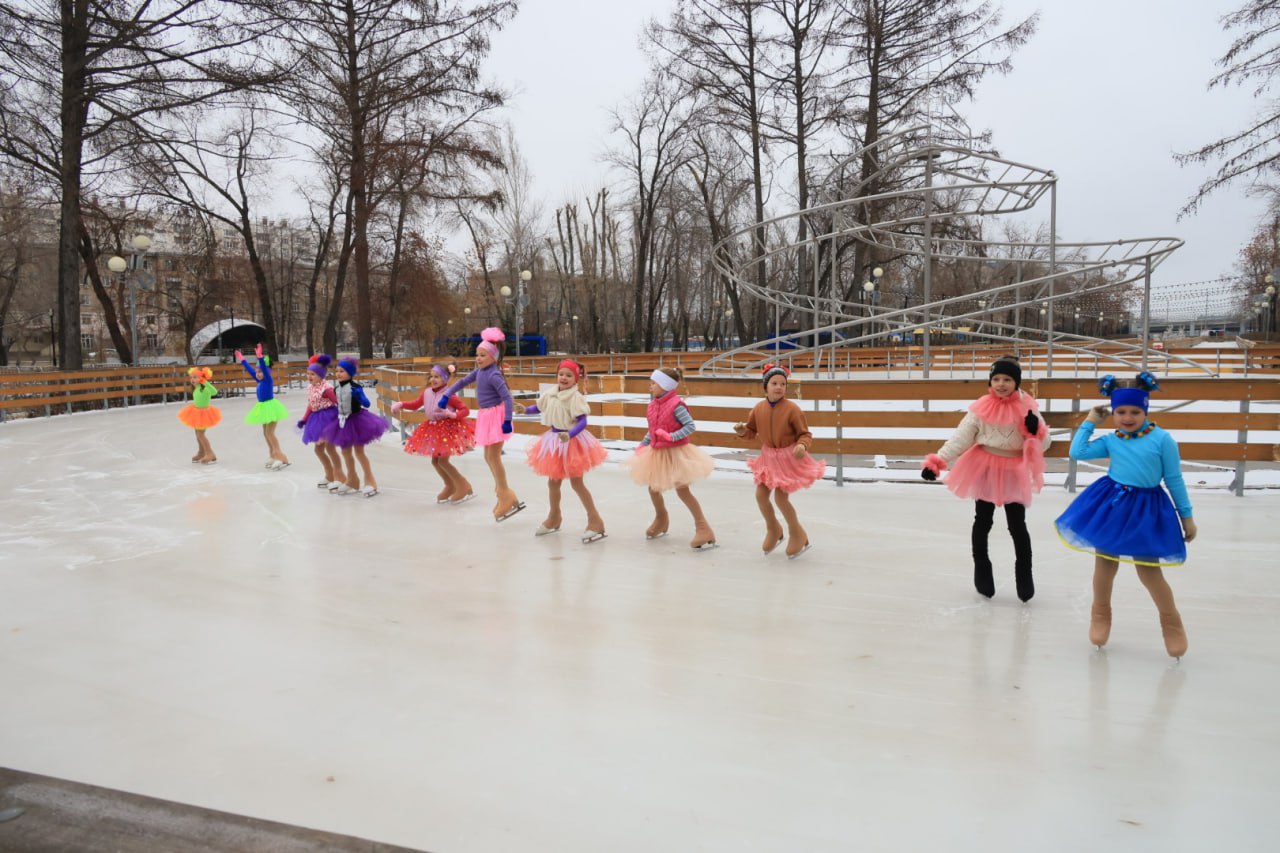 В Челябинске заработал каток на дорожках в парке имени Терешковой В Челябинске заработал каток на дорожках в парке имени Терешковой