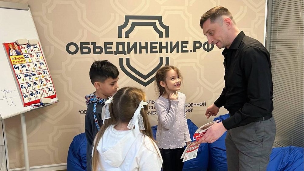 Ветеран СВО обучает детей сослуживцев английскому языку