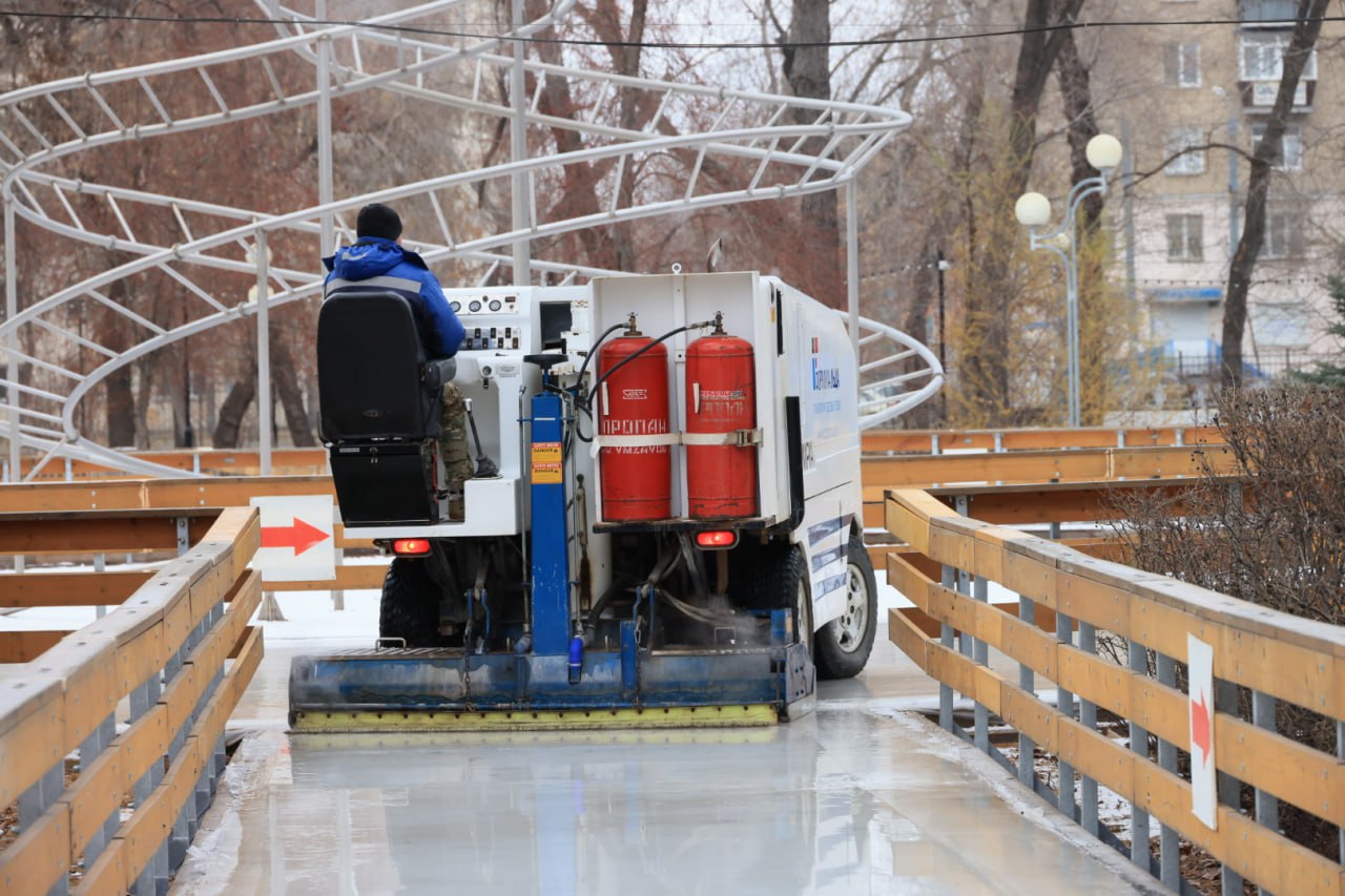 В Челябинске заработал каток на дорожках в парке имени Терешковой