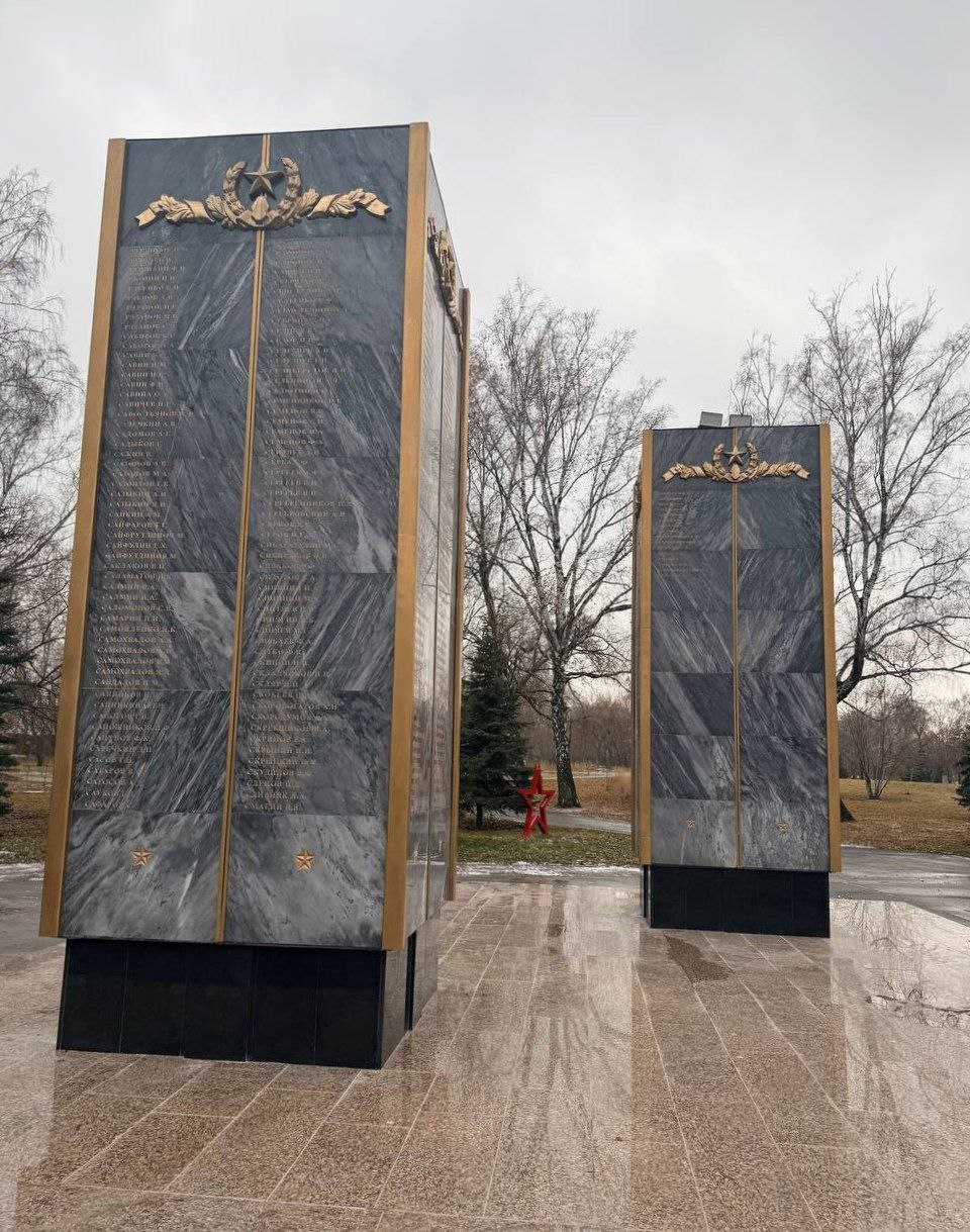 В Саду Победы завершена реставрация памятника тракторозаводцам, павшим в годы Великой Отечественной войны В Саду Победы завершена реставрация памятника тракторозаводцам, павшим в годы Великой Отечественной войны