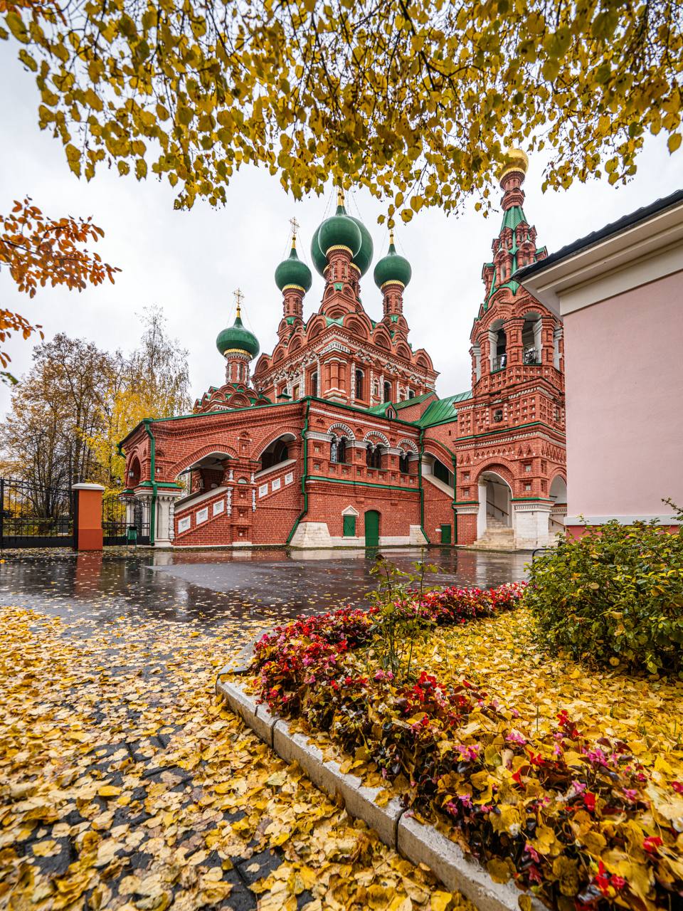 Церковь Троицы Живоначальной в Останкино прекрасна и снаружи, и внутри Церковь Троицы Живоначальной в Останкино прекрасна и снаружи, и внутри