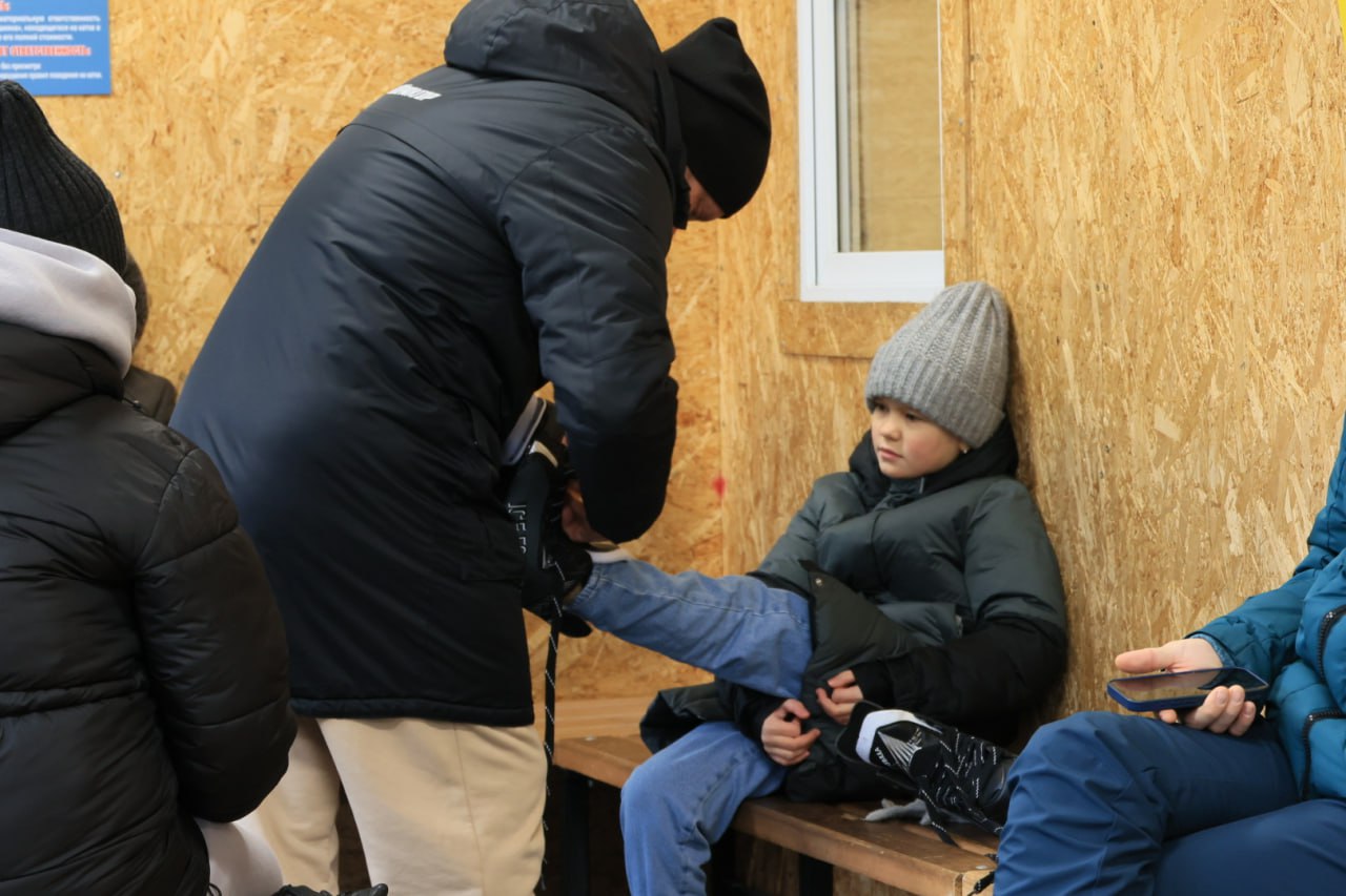 В Челябинске заработал каток на дорожках в парке имени Терешковой В Челябинске заработал каток на дорожках в парке имени Терешковой