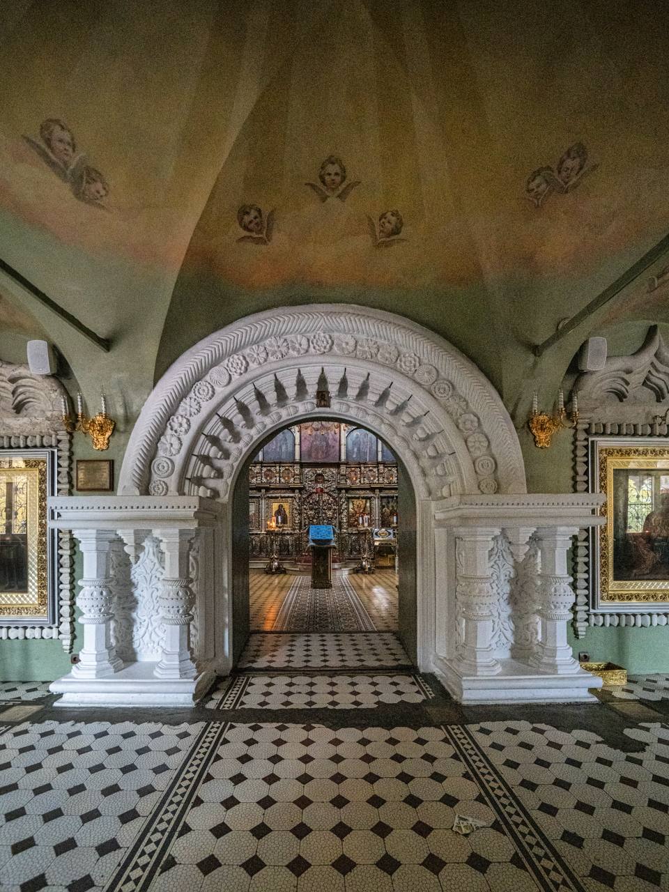 Церковь Троицы Живоначальной в Останкино прекрасна и снаружи, и внутри Церковь Троицы Живоначальной в Останкино прекрасна и снаружи, и внутри