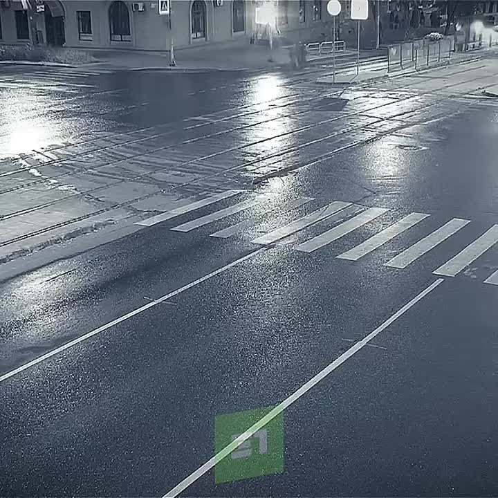 Полицейские нашли граффитиста, разрисовавшего дом в центре Челябинска