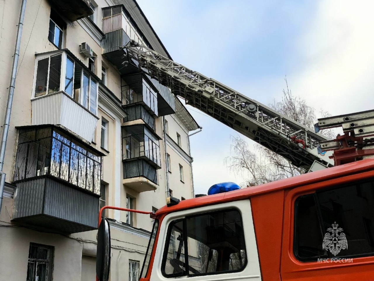 В Челябинске 22 человека эвакуировались из пятиэтажки из-за пожара на кухне