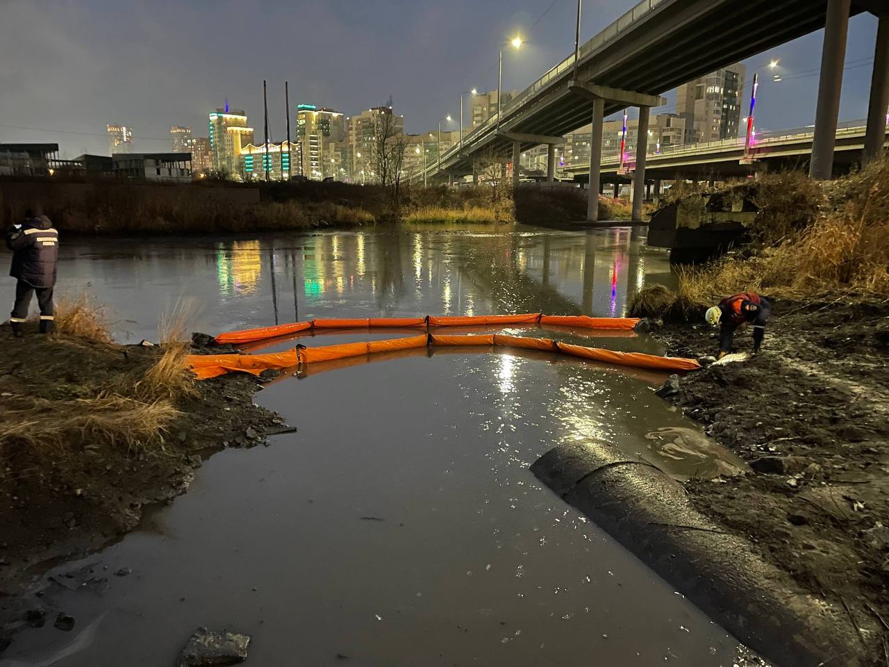 В Миассе обнаружили новый разлив маслянистой жидкости