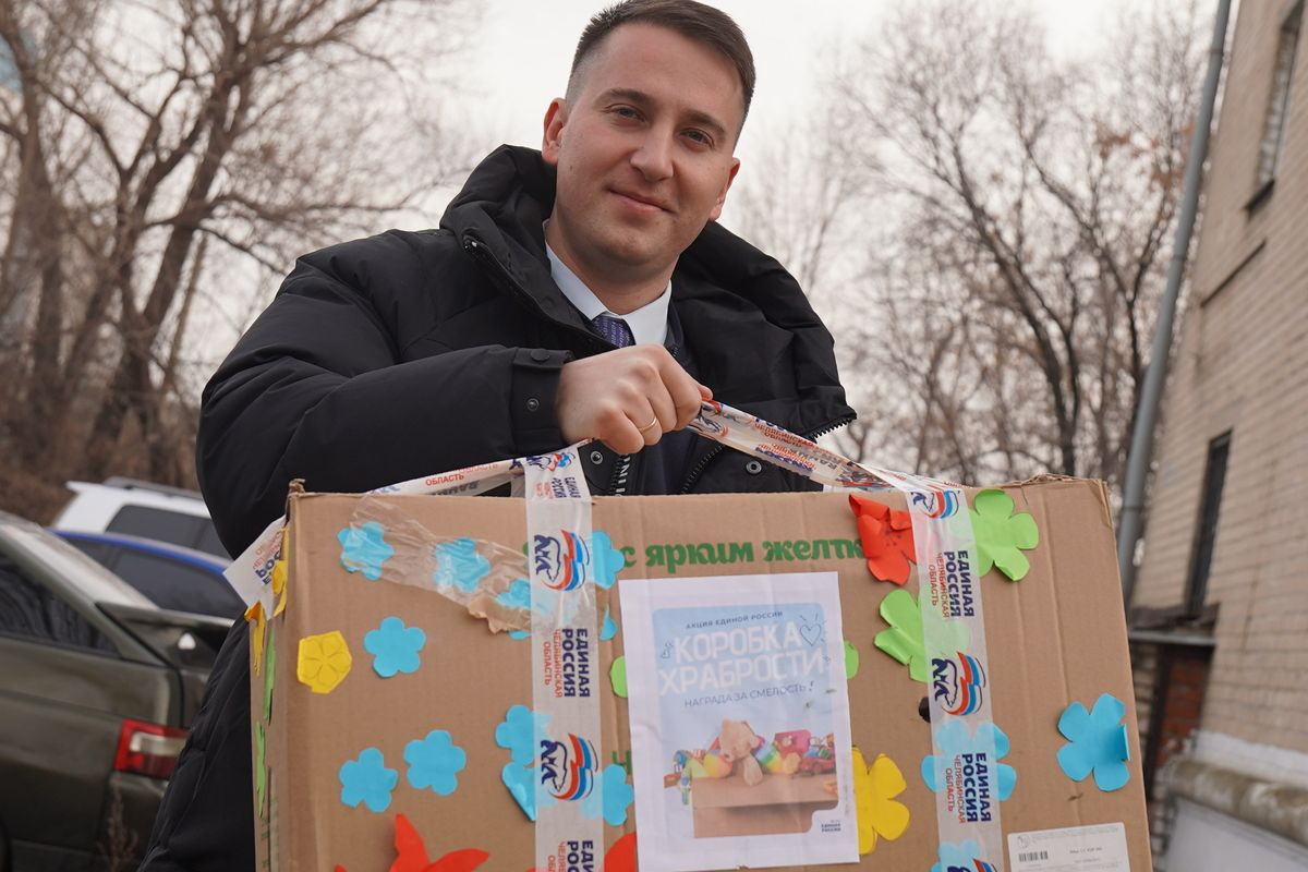 Две челябинские школьницы помогают детям из семей, оказавшихся в сложной ситуации