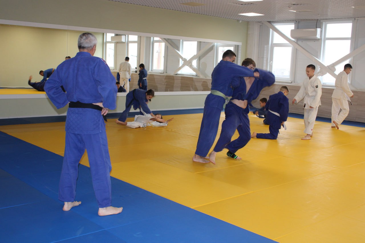 В селе Кизильское открыли новый современный спорткомплекс В селе Кизильское открыли новый современный спорткомплекс