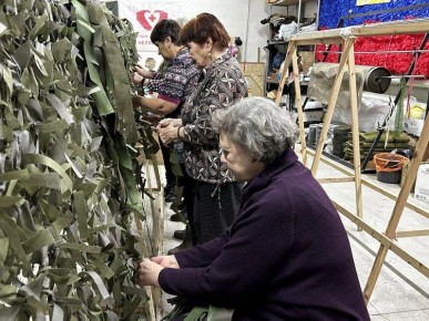 Каждое утро шлет сыну «сердечки» и молится: как золотые руки мамы берегут сыновей от смерти на СВО