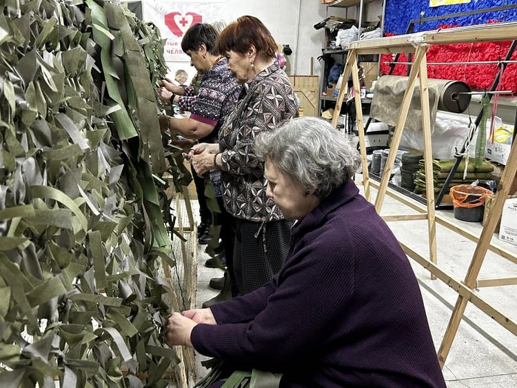 Каждое утро шлет сыну «сердечки» и молится: как золотые руки мамы берегут сыновей от смерти на СВО