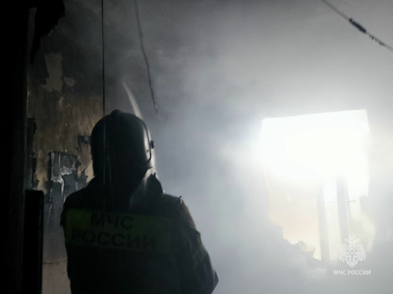 В Челябинске 22 человека эвакуировались из пятиэтажки из-за пожара на кухне В Челябинске 22 человека эвакуировались из пятиэтажки из-за пожара на кухне