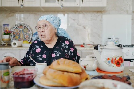 «Мне продавать уже нечего»: отважная бабушка Байрамбике осталась без машины для доставки гуманитарки, но неожиданно пришла помощь