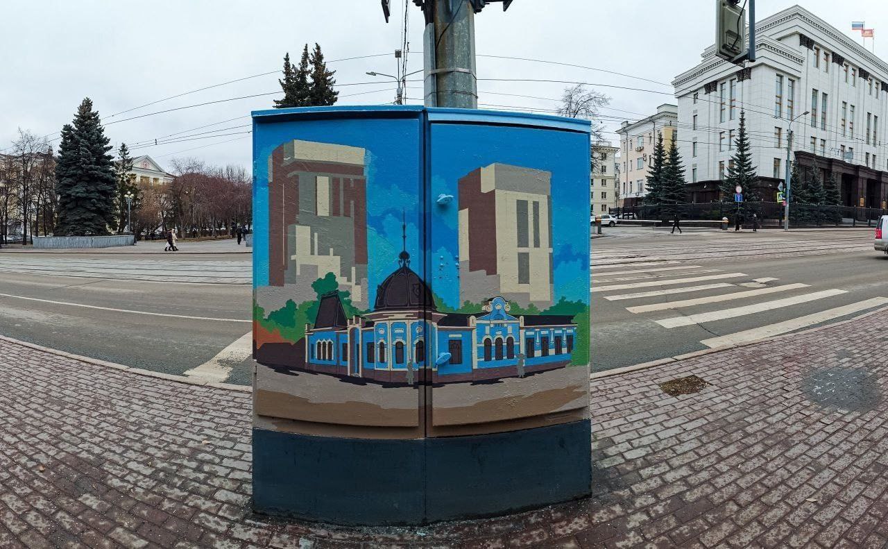 В Челябинске преобразились трансформаторные шкафы В Челябинске преобразились трансформаторные шкафы