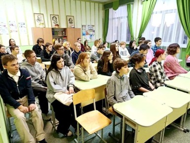 Работник прокуратуры области провел урок правовой грамотности с учащимися гимназии