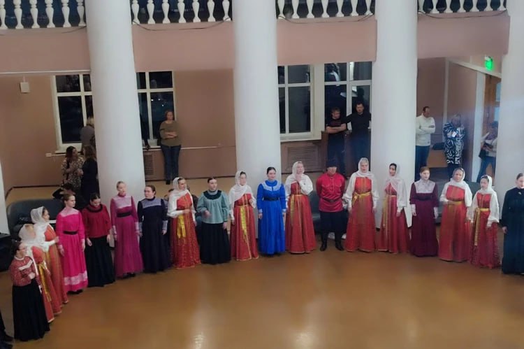 «Мы не имеем права забыть этот подвиг»: актеры академии Михалкова привезли благотворительный спектакль «Позывной Лютик» в Челябинск «Мы не имеем права забыть этот подвиг»: актеры академии Михалкова привезли благотворительный спектакль «Позывной Лютик» в Челябинск