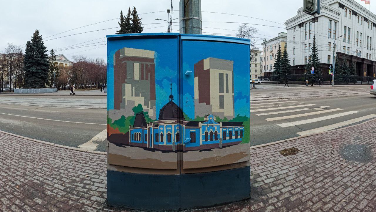 Еще шесть арт-шкафов украсили улицы Челябинска