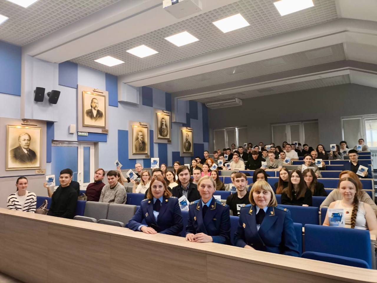 Работниками прокуратуры Челябинской области проведена просветительская встреча со студентами Юридического института ЮУрГУ