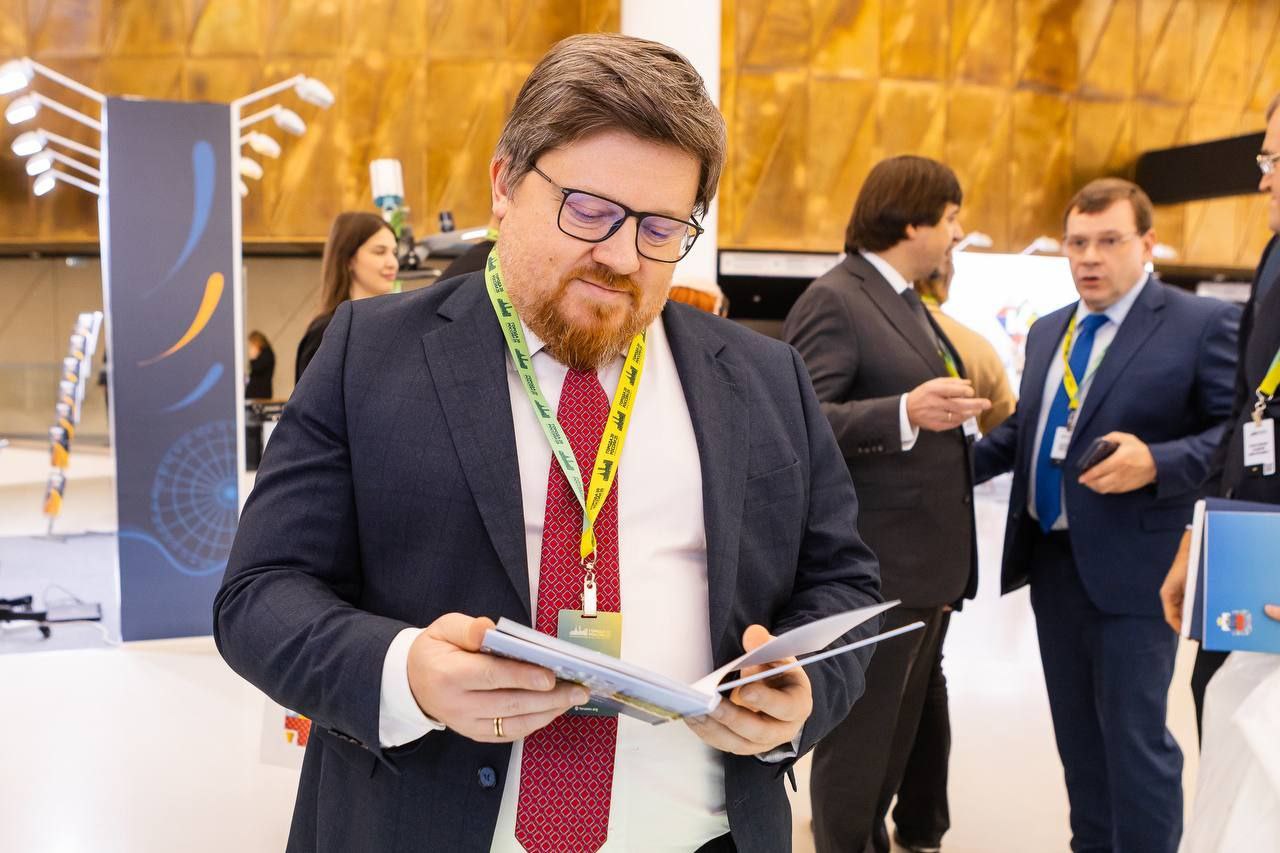 По Челябинску — с нескучным путеводителем в руках По Челябинску — с нескучным путеводителем в руках