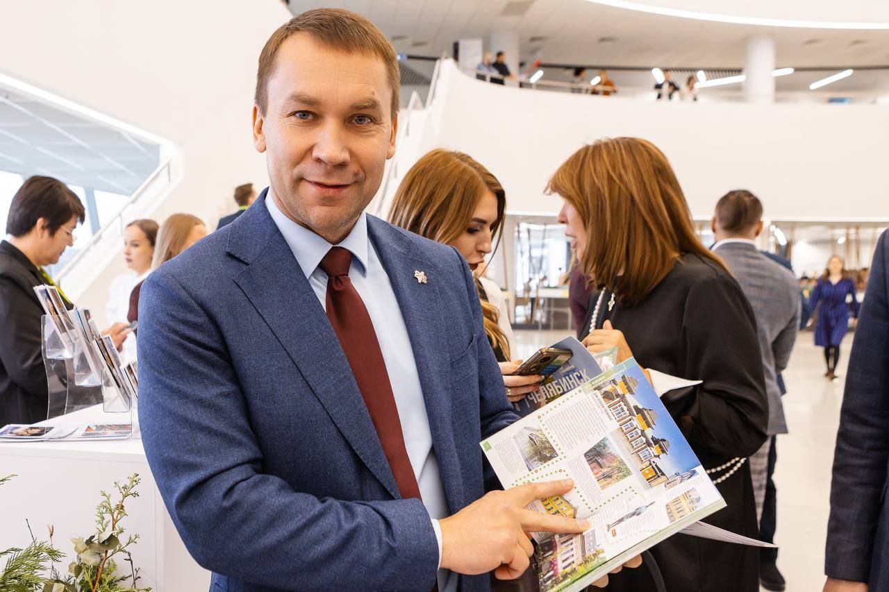 По Челябинску — с нескучным путеводителем в руках По Челябинску — с нескучным путеводителем в руках