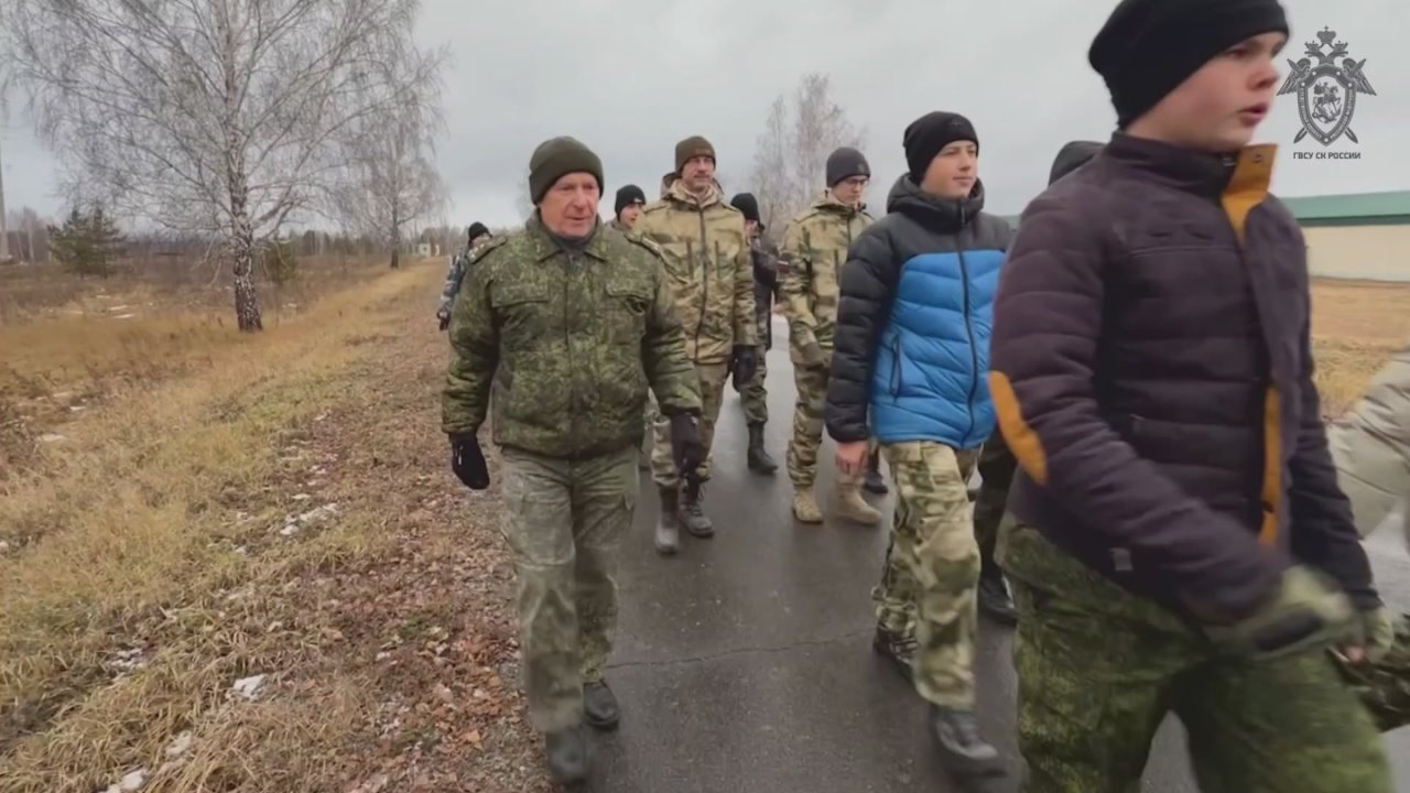 Сотрудники военных следственных органов СК России провели занятие для юнармейцев