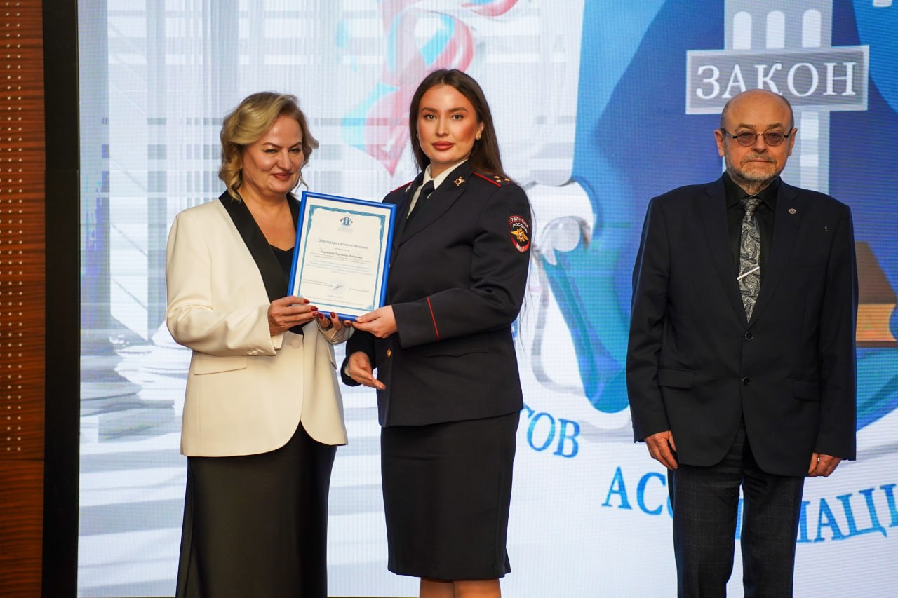 Главное управление МВД России по Челябинской области удостоено премии «Юрист года» в номинации «Правовое просвещение и воспитание» Главное управление МВД России по Челябинской области удостоено премии «Юрист года» в номинации «Правовое просвещение и воспитание»