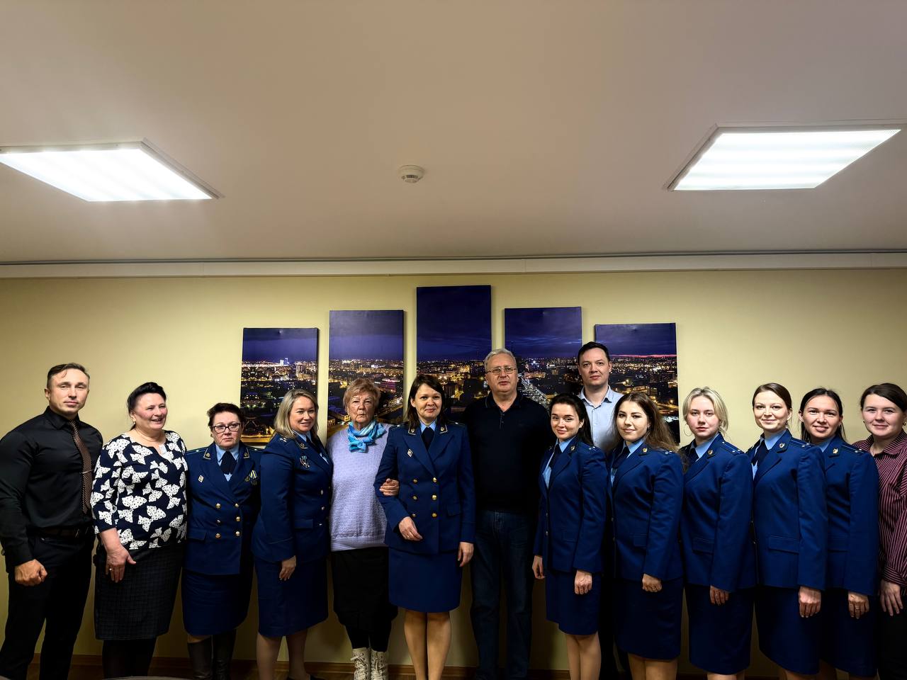 В День юриста в прокуратуре Ленинского района г.Челябинска состоялась встреча молодых работников с ветеранами