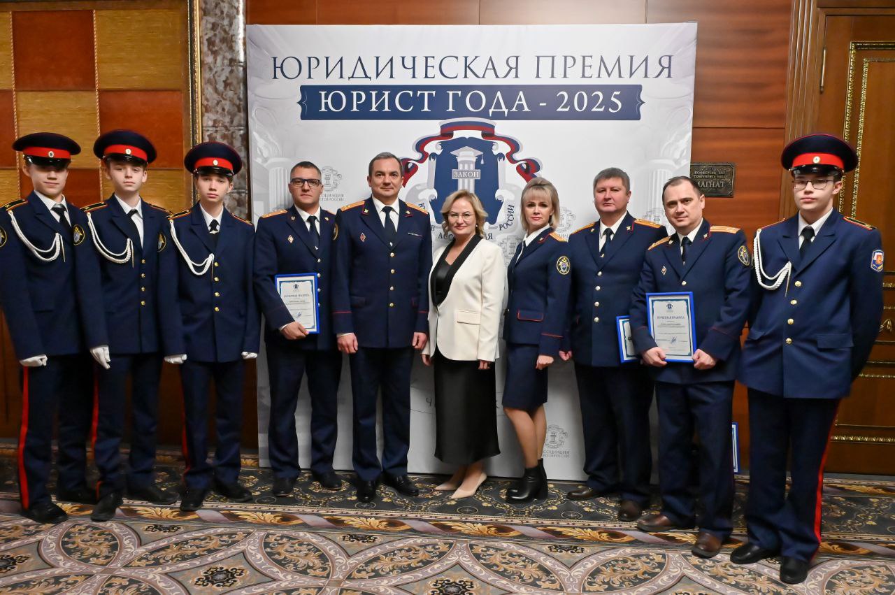 В День юриста сотрудникам и ветерану следственного управления СК России по Челябинской области вручены почетные грамоты за вклад в защиту прав граждан