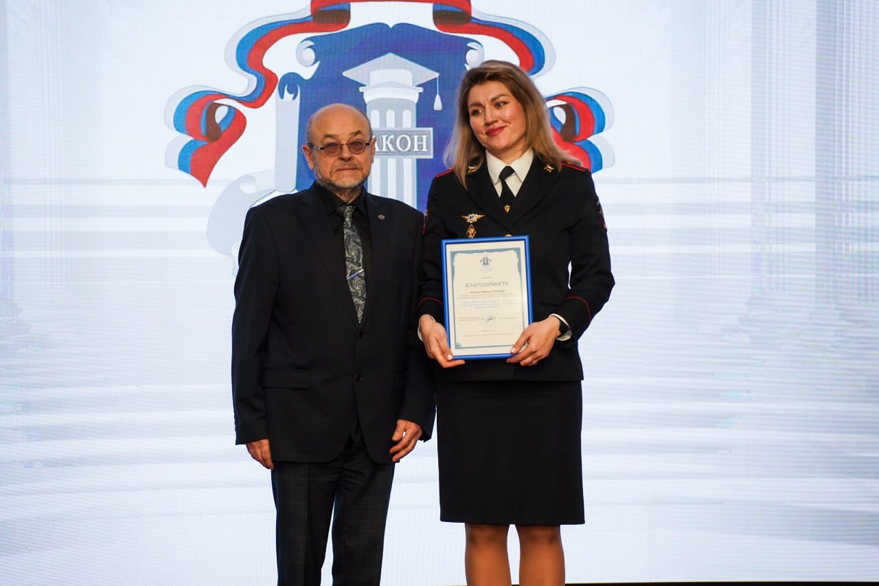 Главное управление МВД России по Челябинской области удостоено премии «Юрист года» в номинации «Правовое просвещение и воспитание» Главное управление МВД России по Челябинской области удостоено премии «Юрист года» в номинации «Правовое просвещение и воспитание»