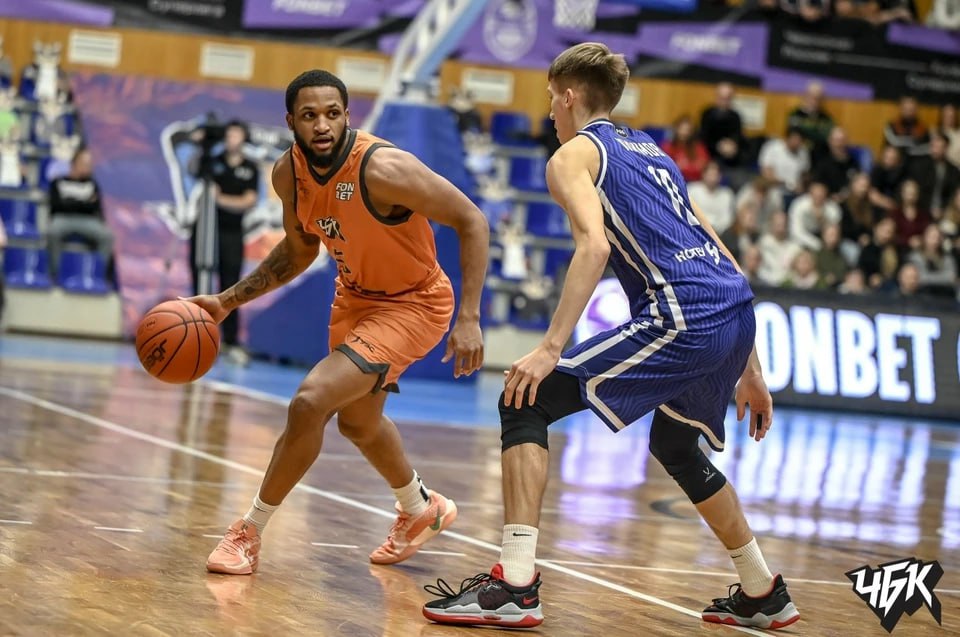 «Брат, здорово»: баскетболист из США Эдвардс Кортез в Челябинске узнал много русских слов