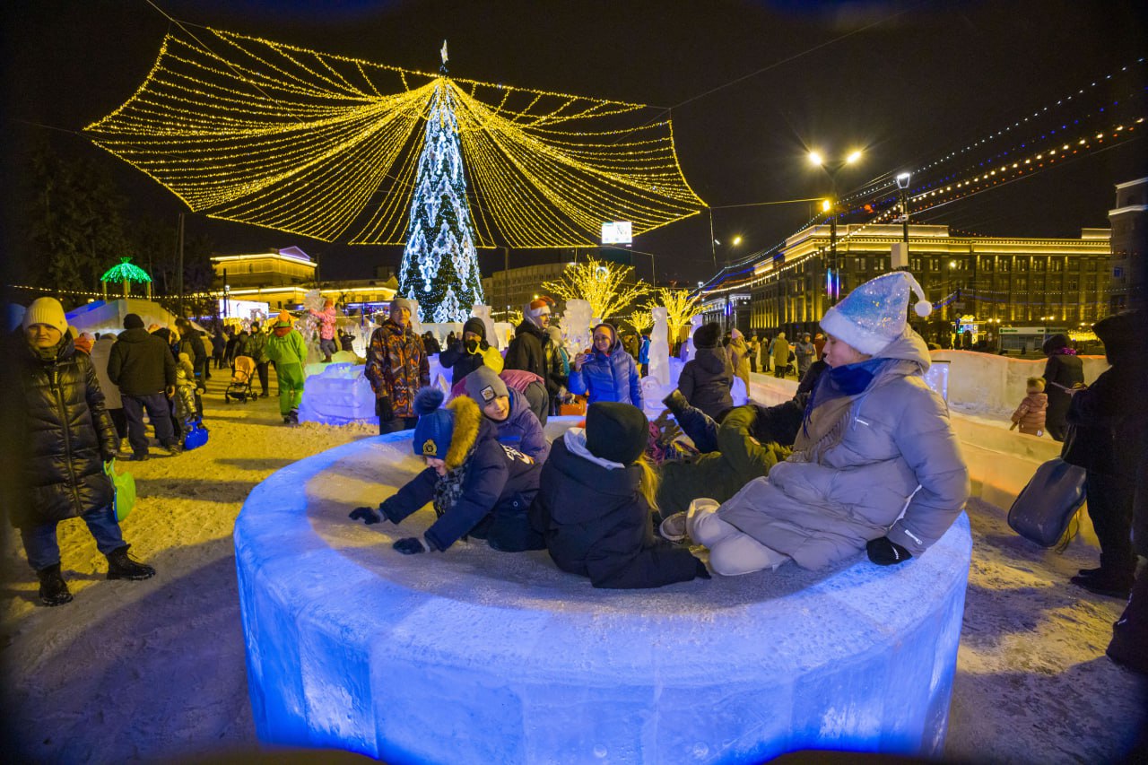 В центре Челябинска начали строить ледовый городок