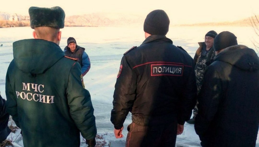 Полицейские Челябинской области продолжают проведение профилактических рейдов в рамках акции «Тонкий лед» Полицейские Челябинской области продолжают проведение профилактических рейдов в рамках акции «Тонкий лед»