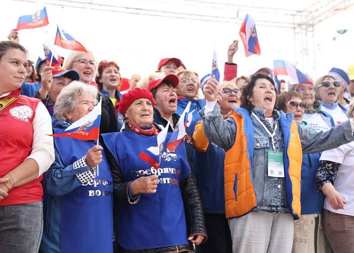 Губернатор и мэр поздравили челябинцев с Днем волонтера