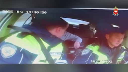 На трассе под Челябинском полицейские спасли пенсионера с острым приступом