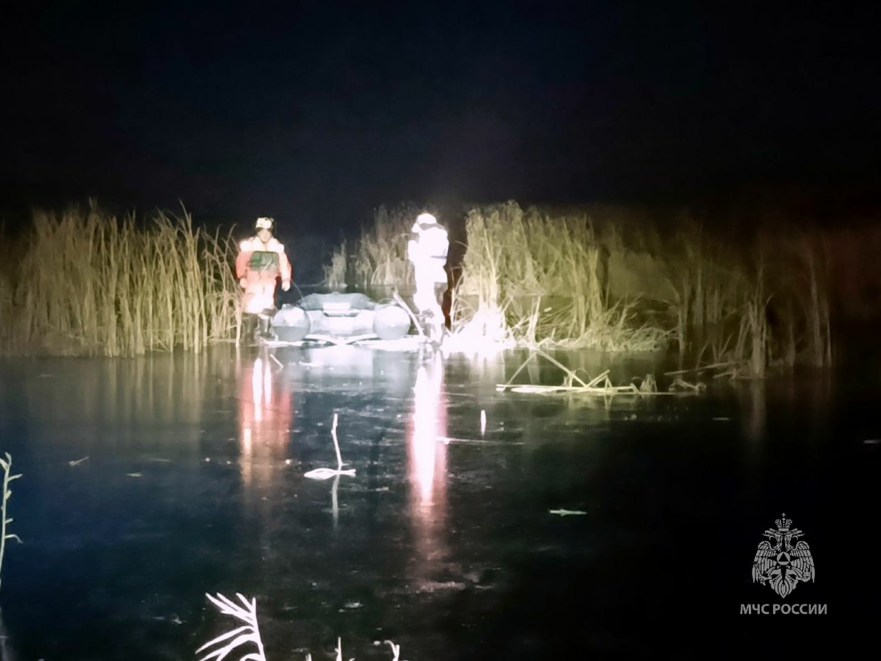 Трагедия на тонком льду. На пруду «Песчаный», в километре от поселка Песчанка Карталинского муниципального округа, обнаружены тела двух утонувших - мужчины 1976 и мальчика 2012 годов рождения