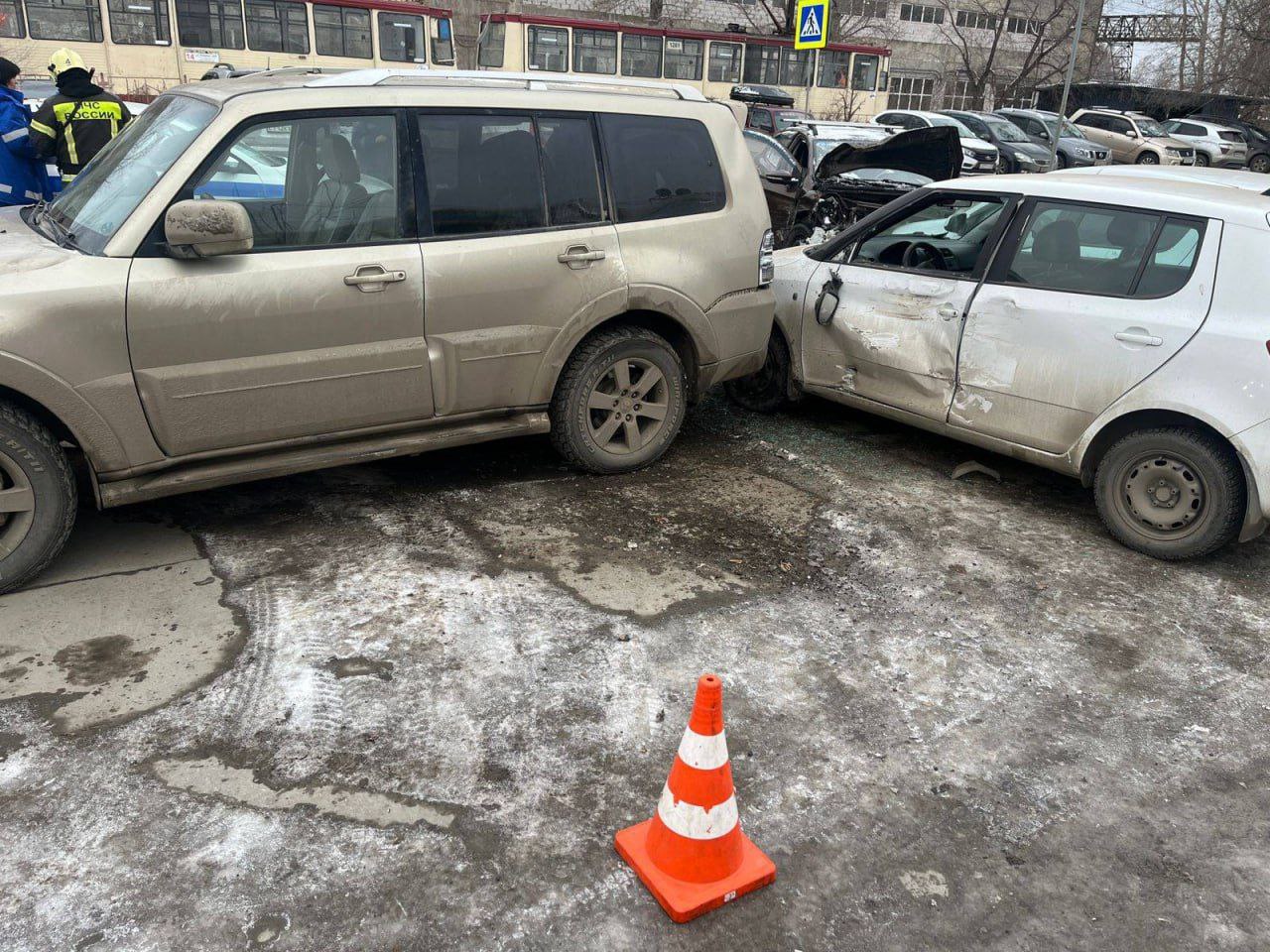 Водитель устроил настоящий бильярд из машин