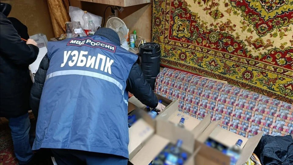 Челябинка хранила в гараже спиртное и сигареты на 2,5 млн рублей