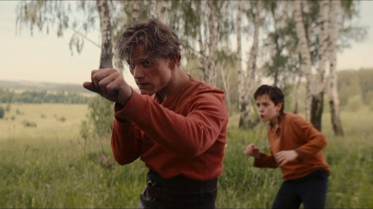 В российских кинотеатрах вышел фильм "Волчок"