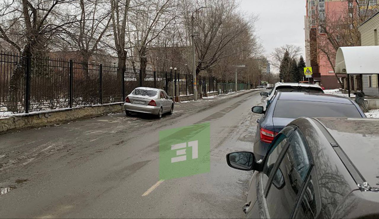 "Приезжаем налоги платить и даже припарковаться негде"