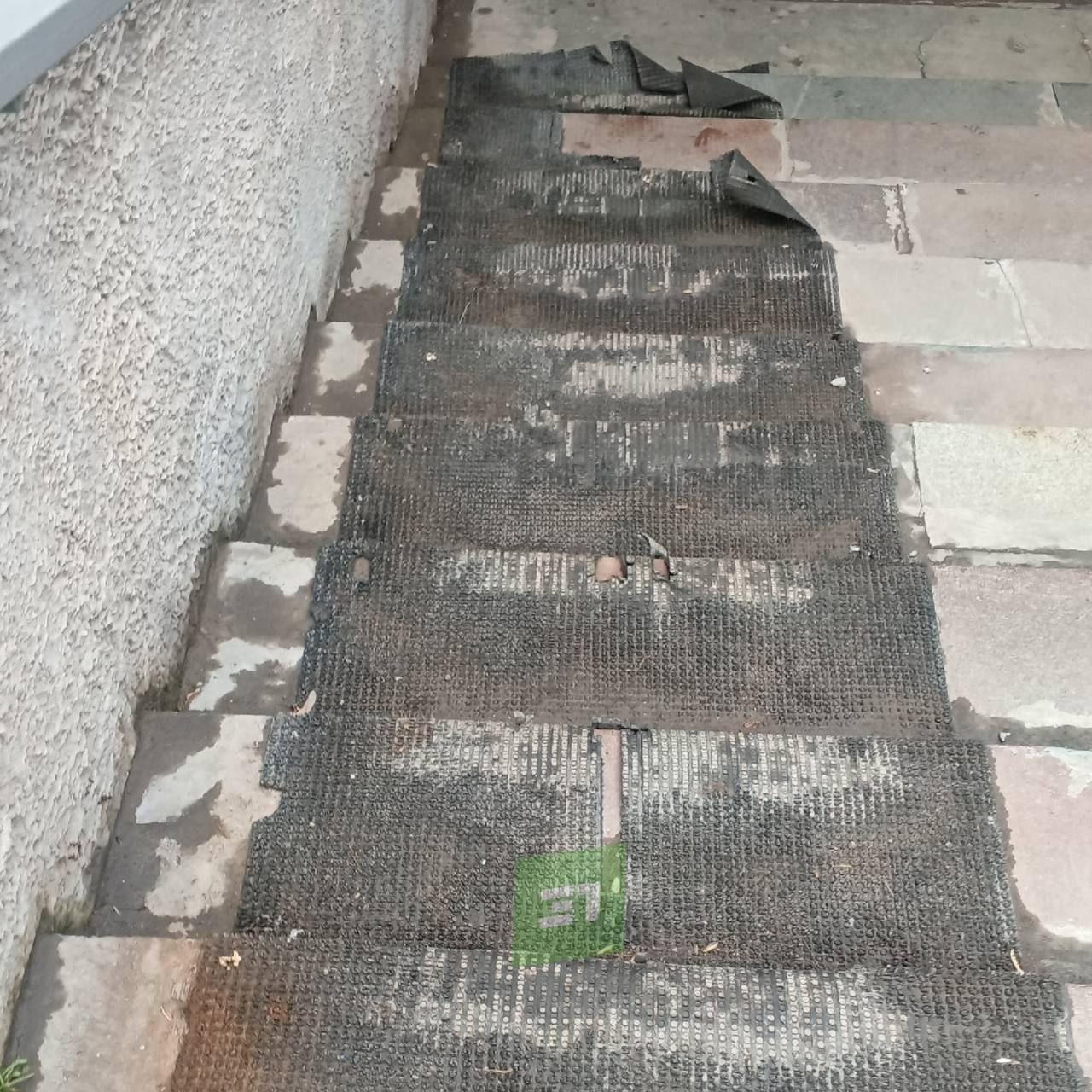 " В переходах ковры драные, а мы боремся за звание культурной столицы..." " В переходах ковры драные, а мы боремся за звание культурной столицы..."