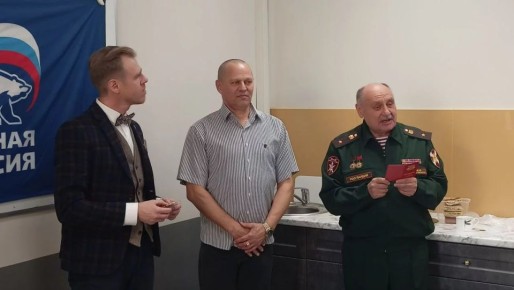 В Челябинске наградили дворника, который помогает бойцам СВО