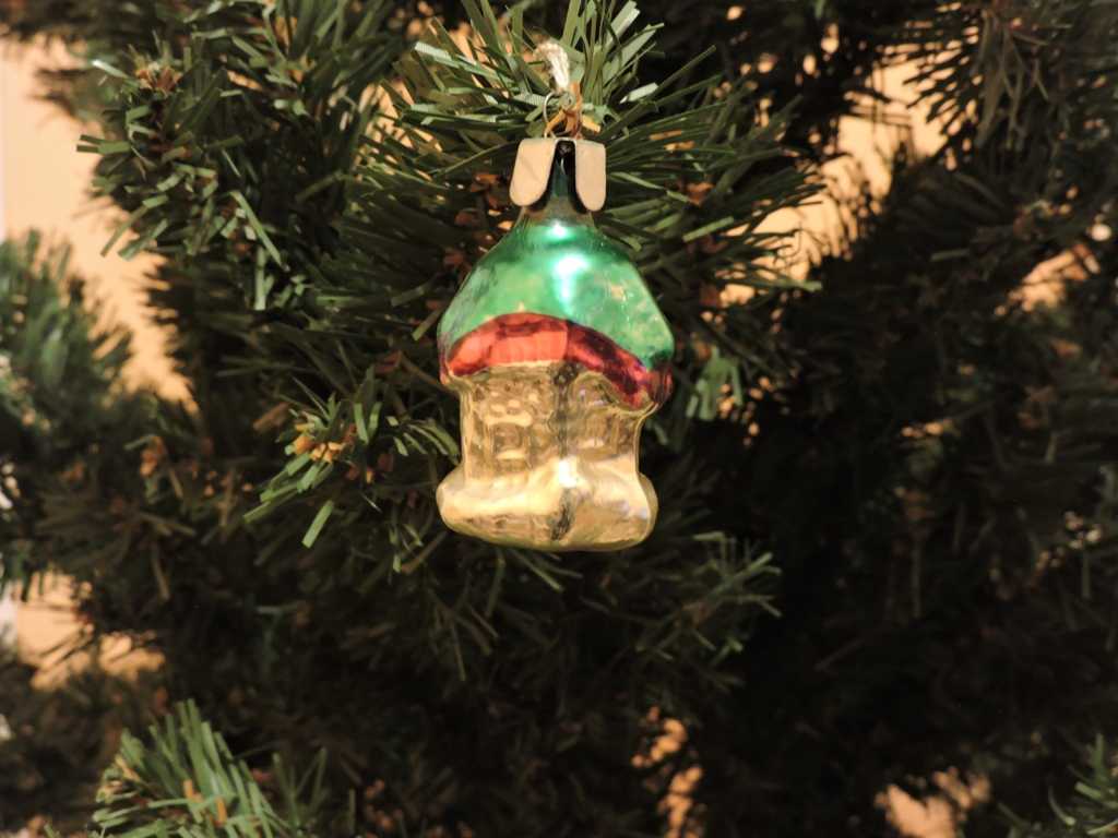 Коллекционер Фания Смирнова объяснила рост популярности советских новогодних игрушек Коллекционер Фания Смирнова объяснила рост популярности советских новогодних игрушек