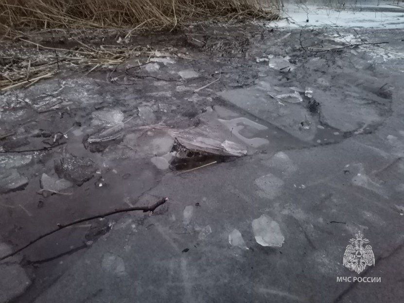 На озере Малый Кисегач в Чебаркульском районе рыбак провалился под лед