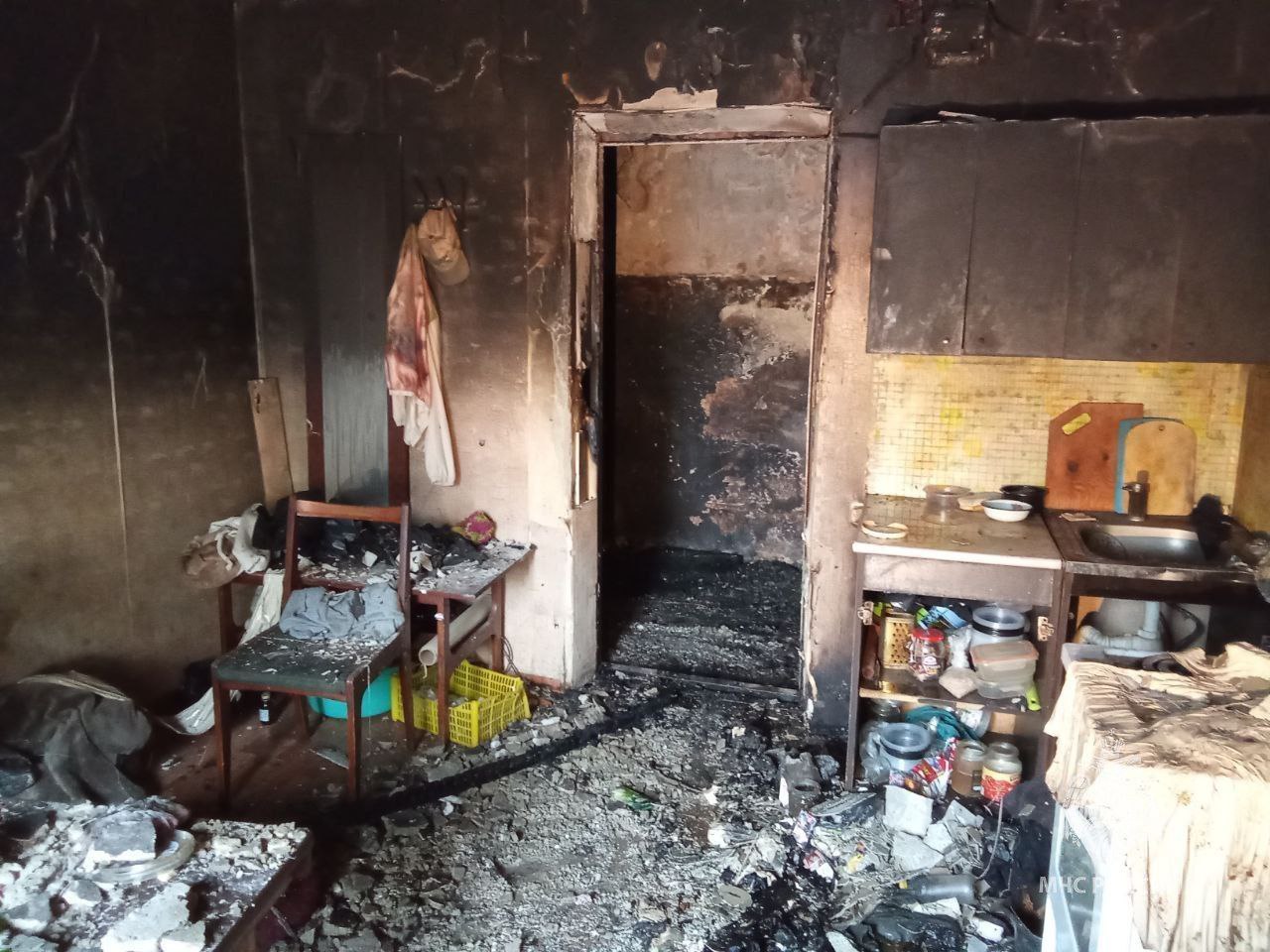 На пожаре в Челябинске спасён человек На пожаре в Челябинске спасён человек