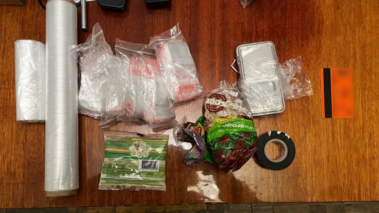 В Челябинске полицейские задержали подозреваемого в сбыте героина через интернет-магазин В Челябинске полицейские задержали подозреваемого в сбыте героина через интернет-магазин