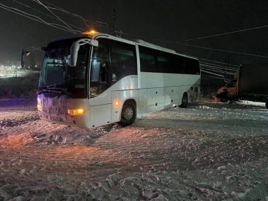 В Челябинской области автобус перевозивший челябинскую детскую хоккейную команду «Сигнал» врезался в грузовик