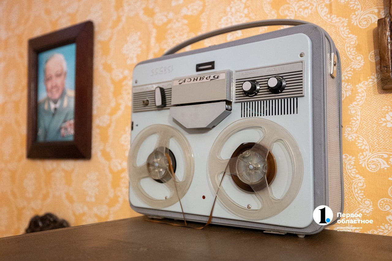 Многодетная семья из Челябинска открыла в своей квартире музей XX века Многодетная семья из Челябинска открыла в своей квартире музей XX века