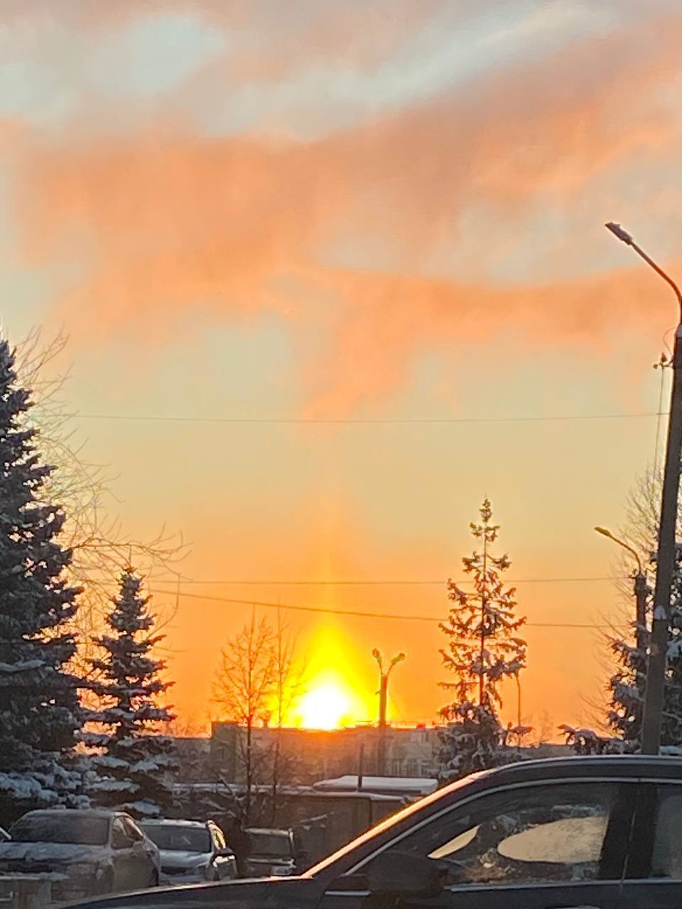 Морозное чудо в небе: челябинцы запечатлели редкое явление Морозное чудо в небе: челябинцы запечатлели редкое явление