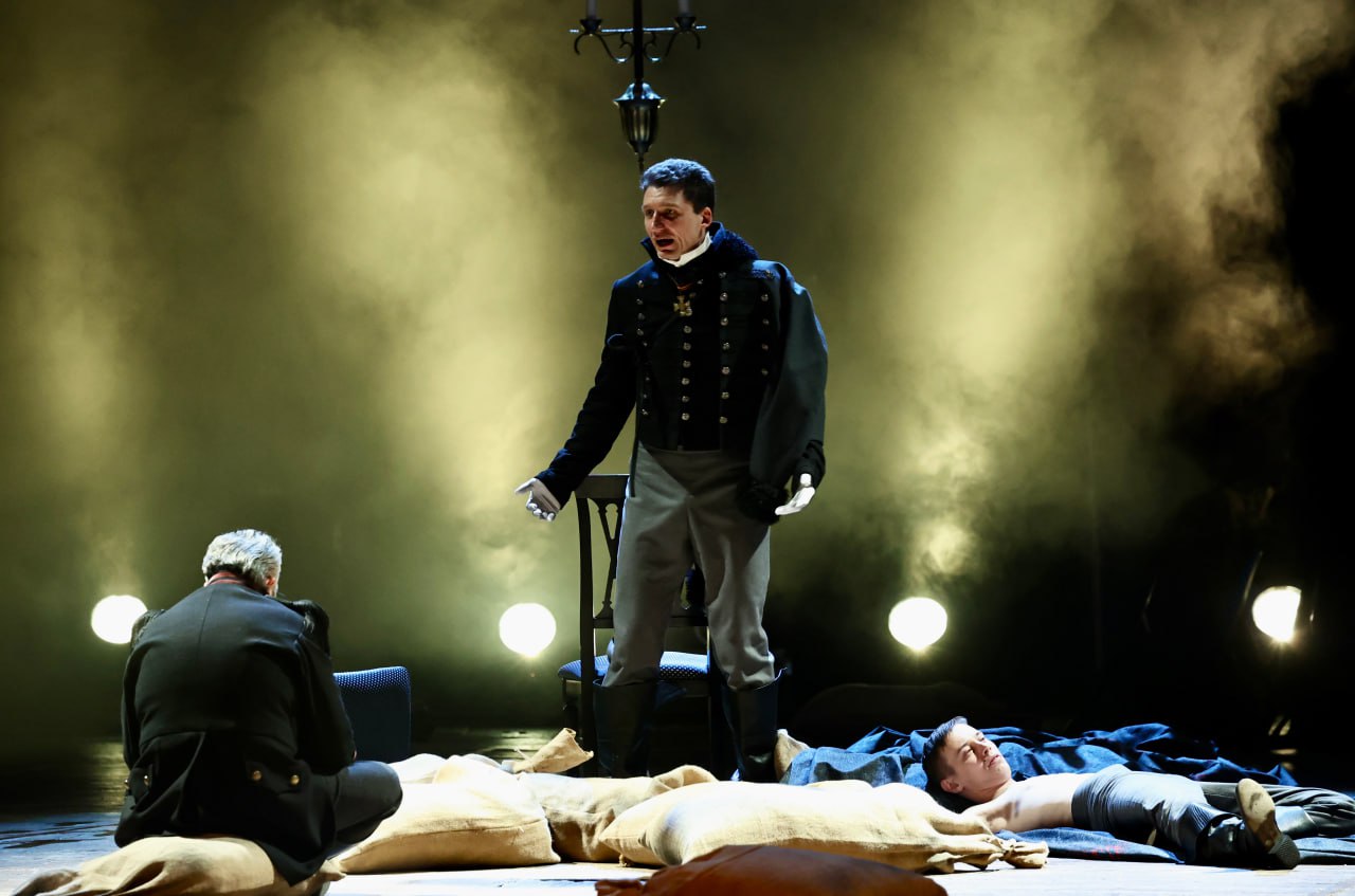 Южноуральцам показали спектакль «Ростовы» о семье из «Войны и мира»